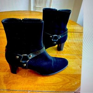 Stuart Weitzman Gor Tex black ankle boots, 8.5 M Moto Belted